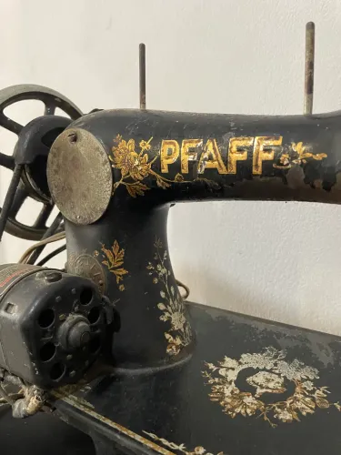 Máquina de Costura Antiga Pfaff Modelo 31 Preto 110v