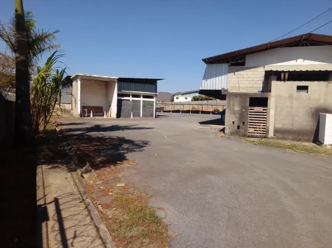 Galpão industrial com 1750 de área construída