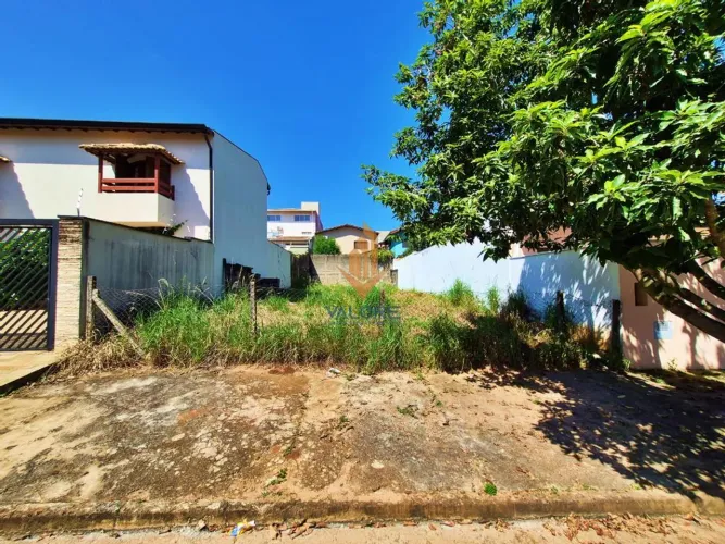 Ótimo terreno a venda na Cidade Universitária com 300m² em rua tranquila próximo a Frutari