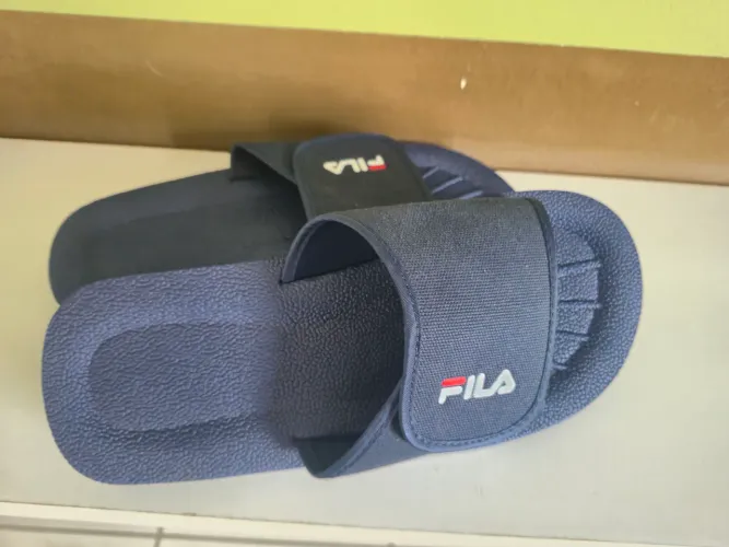 Chinelo novo, R$ 100 reais