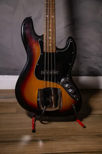 Baixo Squier Jazz Bass California Series