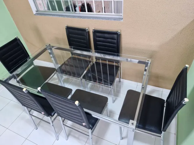 Mesa com tampo de vidro