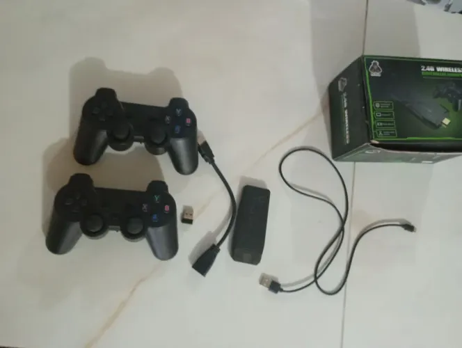 Game Stick 4K Lite de pouquíssimo uso + 2 controles