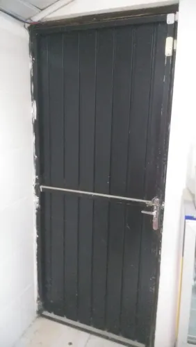 Porta de ferro