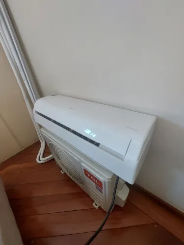 Vende-se ar condicionado 24btus inverter 220v com cinco meses de uso marca TCL com ca