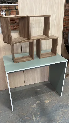 Mesa de estudos mais 4 nichos aceita cartão 