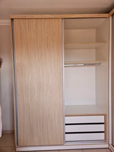 Vendo Guarda Roupa MDF