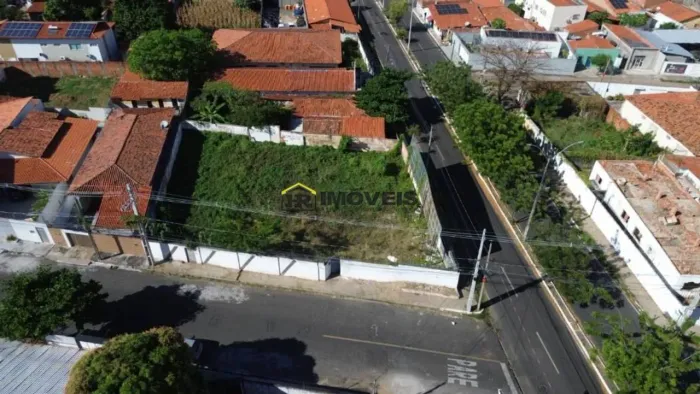 Terreno de Esquina à Venda na Av. Ininga Próximo ao Riverside Shopping