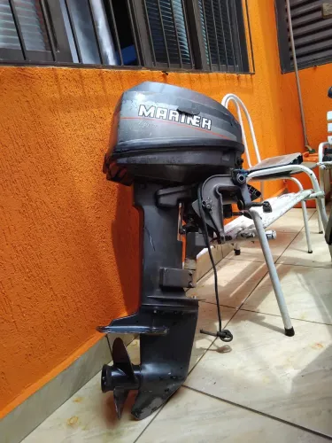 Motor de Popa Mariner 15HP (Mecânica Mercury) - Muito Novo e Revisado