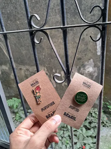 Pin's do curupira e cop 30