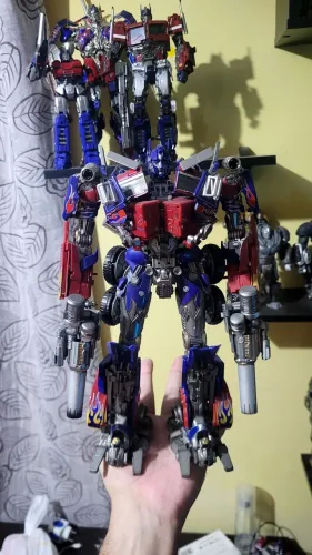 Optimus Prime - Black Apple