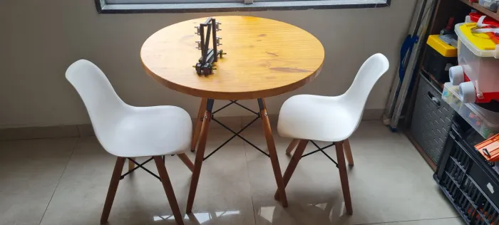 Mesa infantil com cadeiras