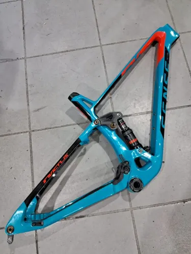 QUADRO SENSE INVICTUS COMP M17