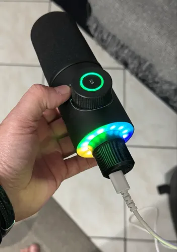 Microfone dinâmico Fifine K658, RGB. Com braço articulado grátis!