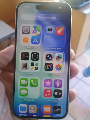 Vendo iPhone 15 Pro de 128 GB de memória semi-novo.