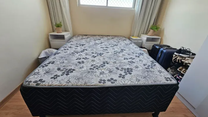 Cama Box Casal Muito Nova