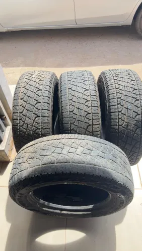 Pneu de caminhonete aro 18