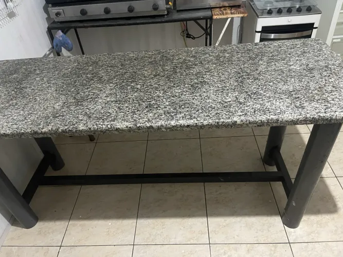 Mesa para cozinha , área de churrasqueira, montagem de massas e outras 