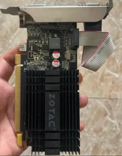 Placa de vídeo zotac NVidia gerforce GT 710