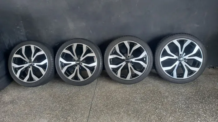 Roda aro 18 furacão 4x100 semi novas com pneus semi novos 225-40