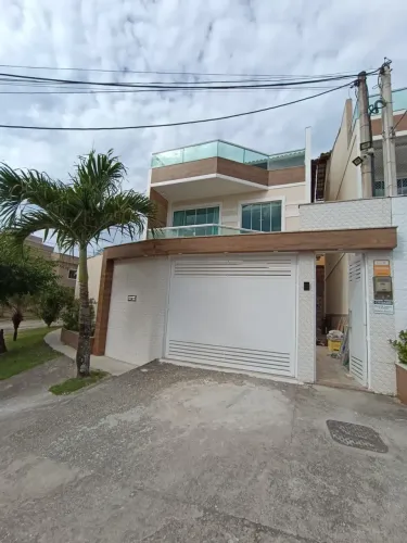 Excelente casa triplex com piscina, área gourmet, churrasqueria e 2 vagas