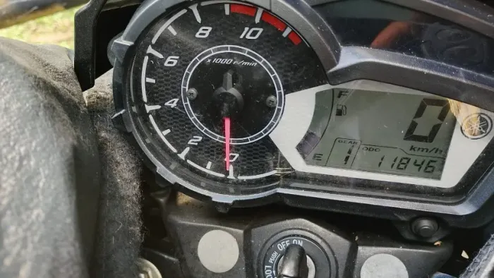 Oportunidade. Vendo moto yamaha fazer, YS 150, semi-nova, roxa 11km rodados.