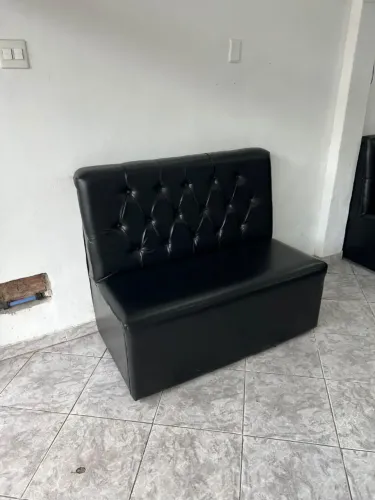 Sofá/Banco de espera novo, ideal para comércio, Salão feminino e barbearia.