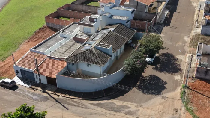Casa de esquina com Energia Solar - Artur Nogueira, SP