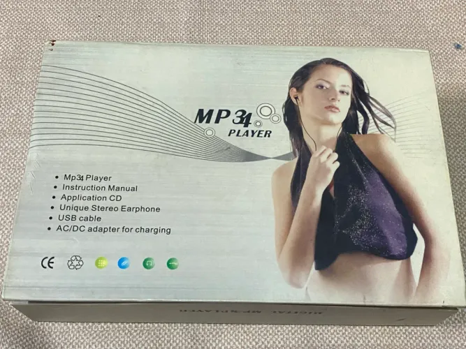 MP3/ MP4 Player Retrô Anos 2000 - 4GB - Raridade Trazida do Japão (Na Caixa)