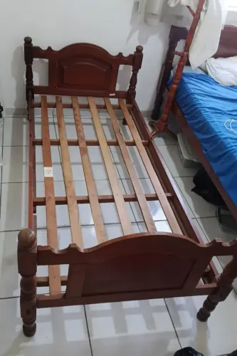 Cama de solteiro madeira maciça 