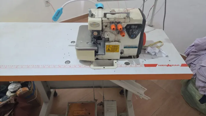 Máquina costura Overlock