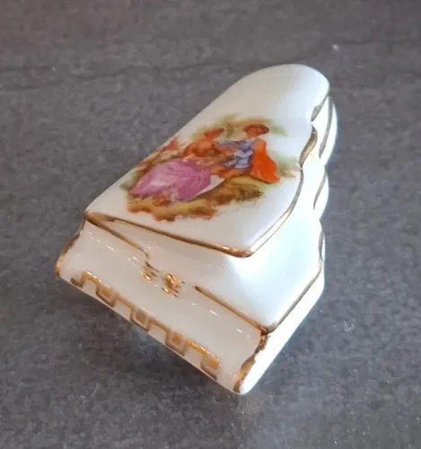 Piano miniatura feito em porcelana francesa Limoges 