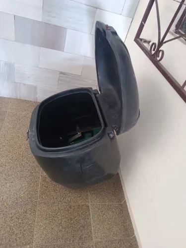 Baú 100 litro  usado