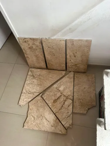 7 peças de mármore travertino