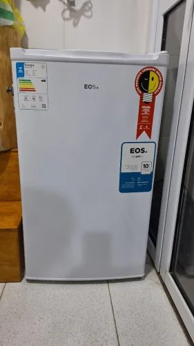 Freezer Vertical EOS 66 Litros EcoGelo Slim EFV70 110V Semi-novo