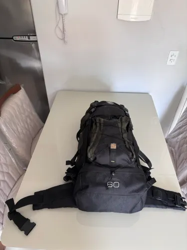 Vendo mochila Trilhas e Rumo ótima para camping ,trilhas impermeável com barrigueira