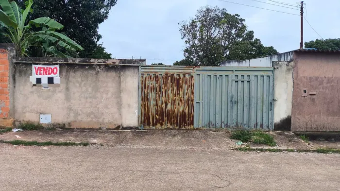 Vendo lote  300 mts bem localizado Aguas Lindas 2