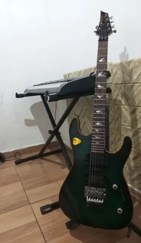 Guitarra SuperStrato e Teclado 