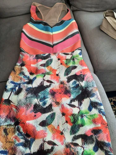 Vestido em Neoprene Tam. P. NOVO. 50,00