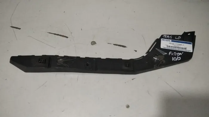 Guia Para-choque Traseiro Direito Ford Fusion 2009 a 2012