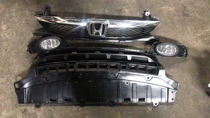 Grade cromada e milha Honda new civic e aro 16 roda com pneu Honda Civic 
