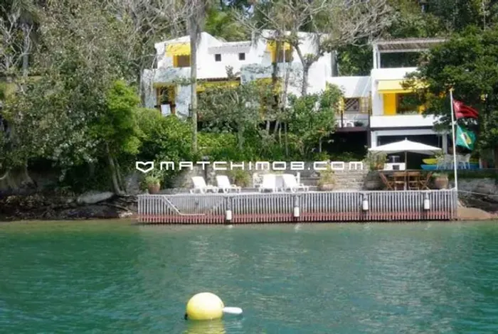 Linda casa na ilha do Cavaco, com arquitetura Grega no paraíso de Angra dos Reis - RJ.