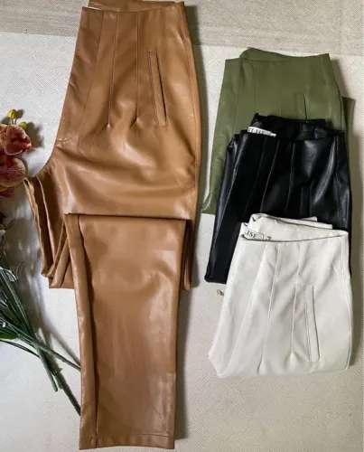 Vendo Calça Couro Fake Tamanho M na Cor Caramelo Nunca Usada