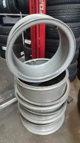 Roda Raiada Aro 22 Para Monta Pneu 22,5 Com Válvula, Bico e borracha de vedação 
