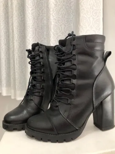 Bota em Couro 