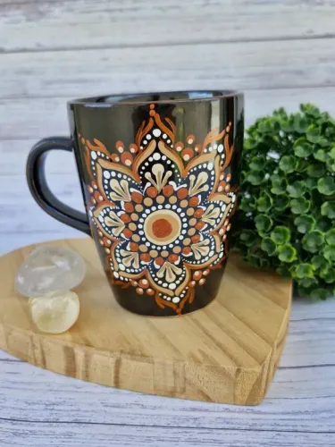 Caneca com mandala feita a mão - 250 ml