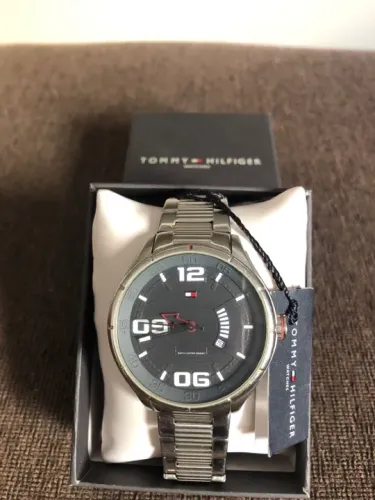 Relógio Tommy Hilfiger ref Original. Aço inoxidável. Impecável.