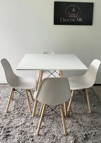 MESA EIFFEL  COM CADEIRAS