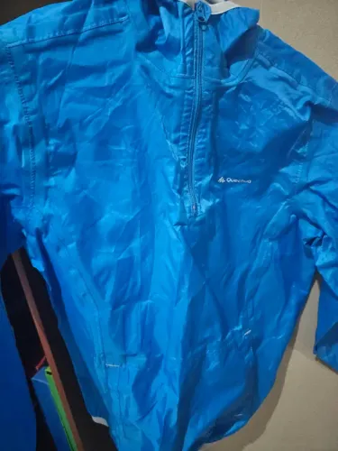Capa de chuva Quechua 8 anos
