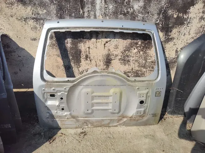 Tampa traseira Mitsubishi Pajero Full